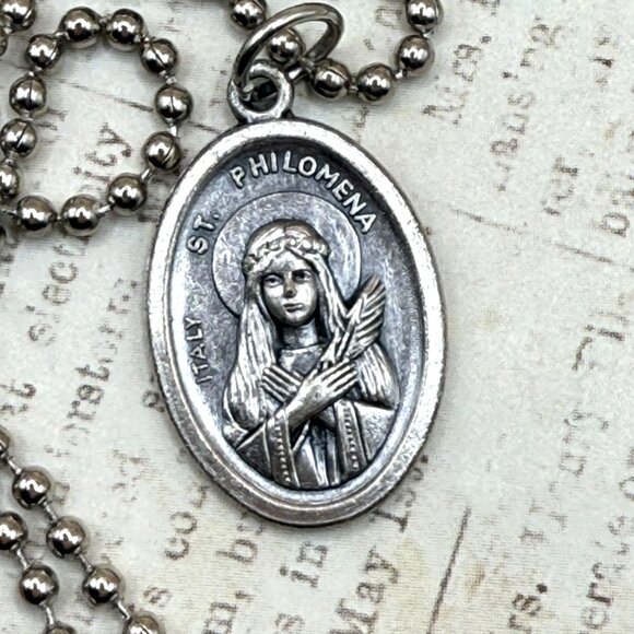 Saint St Philomena Italy Religious Medal Necklace with Cloth Relic - Picture 3 of 12